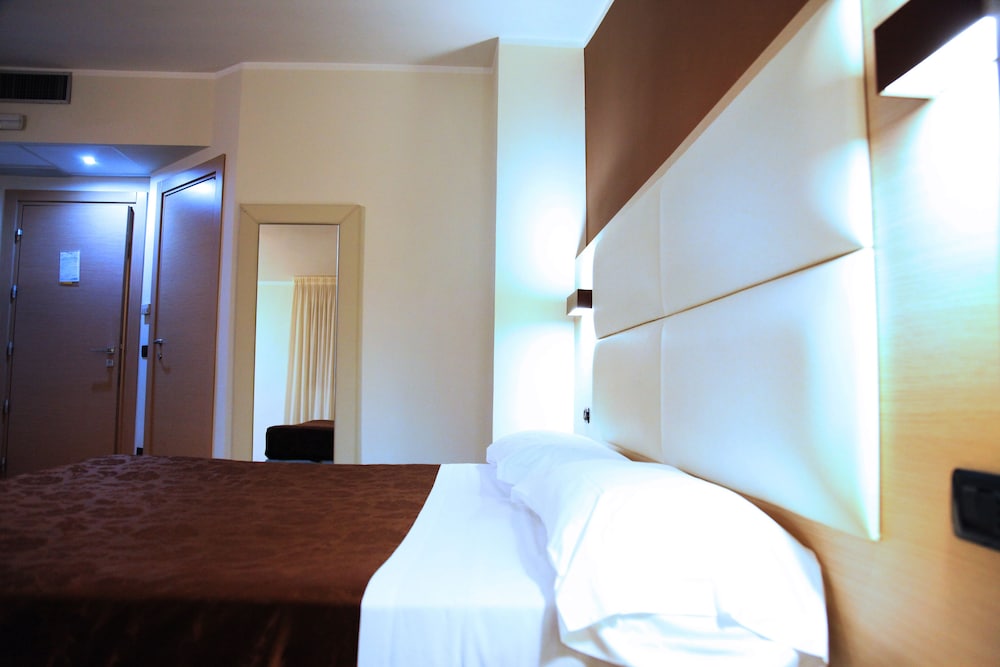 Hotel Sogni D Oro Airport Formerly Hotel Morgan 20/47