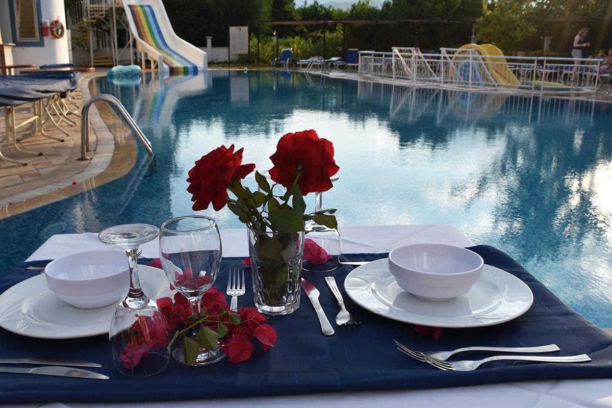 Ares Blue Hotel 8/15