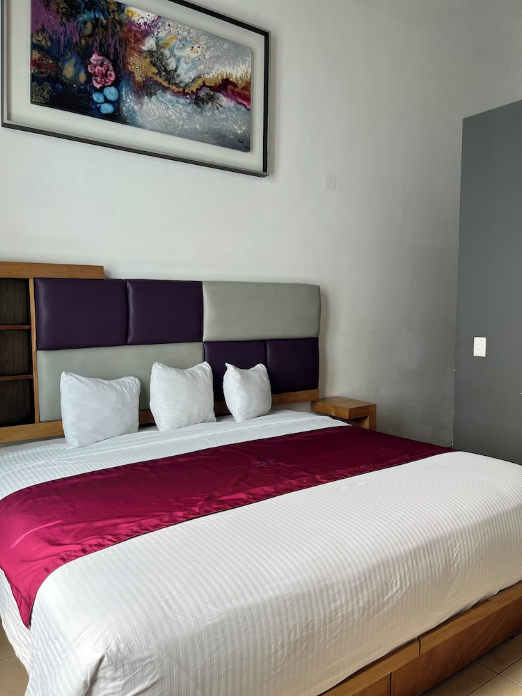 Hotel Alhaja 18/50