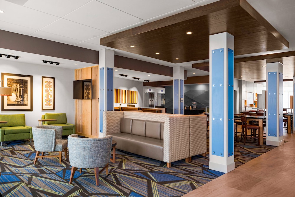 Holiday Inn Express Suites Sanford 34/54