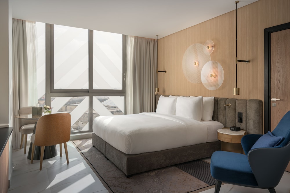 STANDARD, KING BED, CITY VIEW