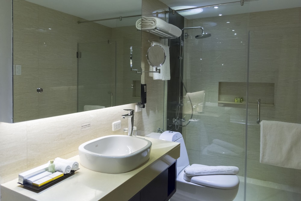 Limketkai Luxe Hotel 49/50