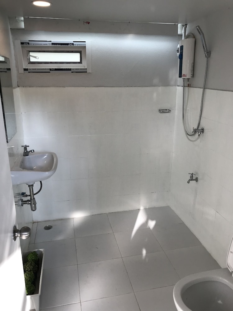 MIXED DORM, G, 4 BEDS