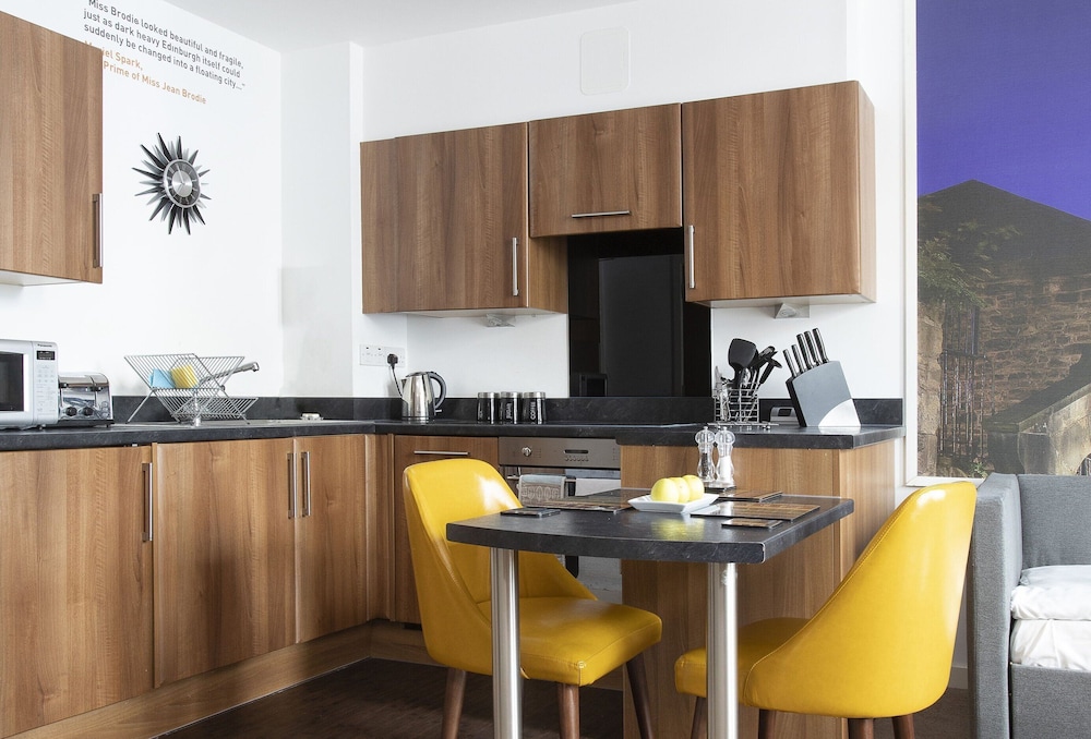 Stewart by Heeton Concept Aparthotel Edinburgh 49/60