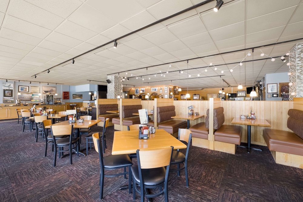 Riverfront Inn Marinette 38/43