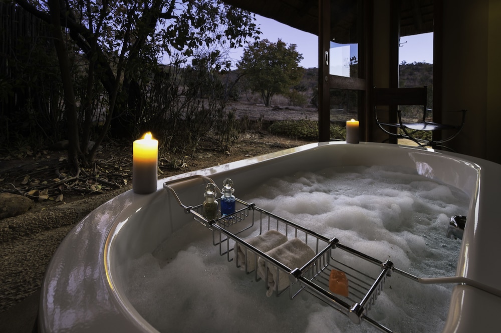 Ekuthuleni Lodge 25/50