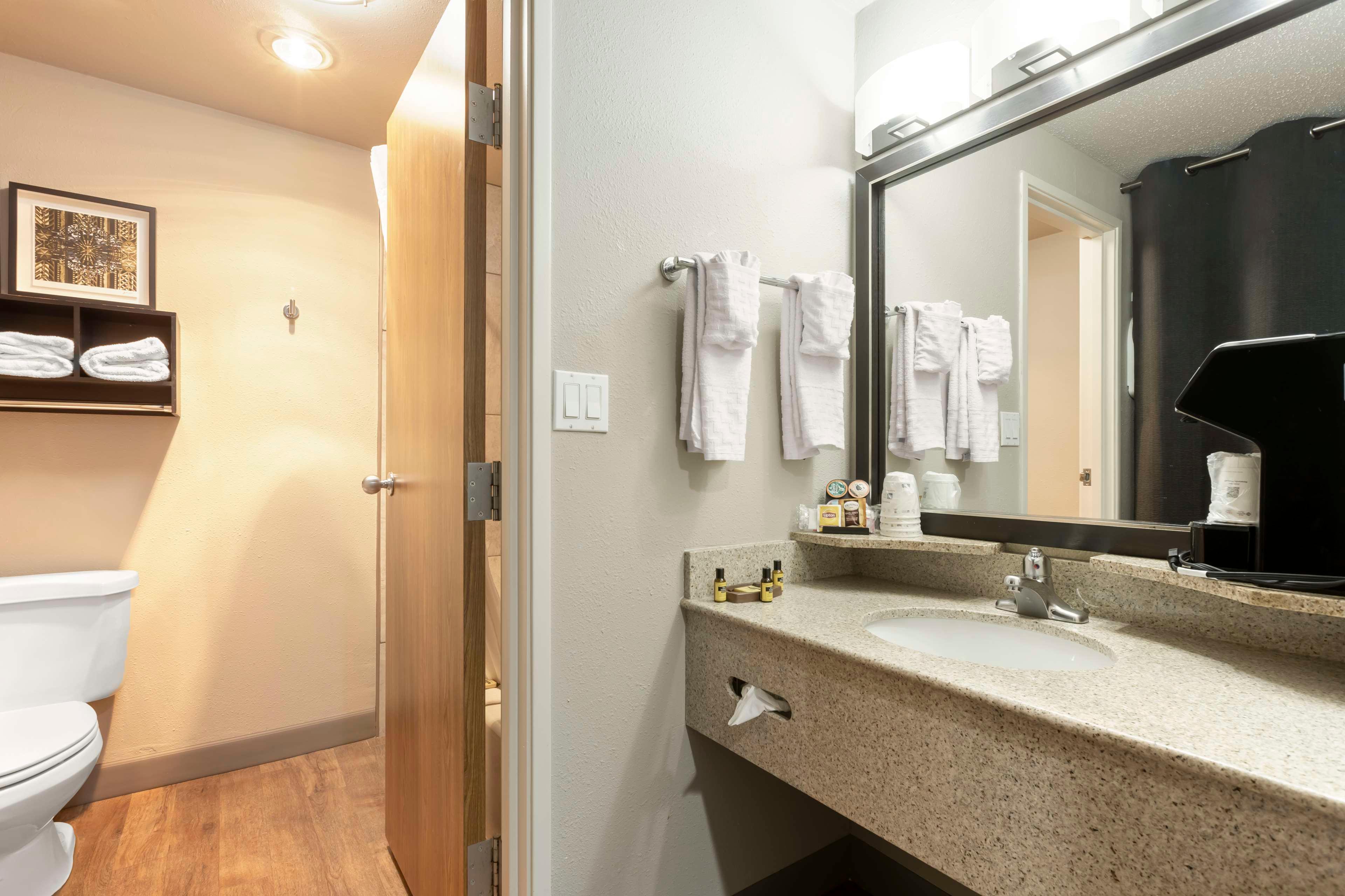 Room, Best Western Plus Midwest Inn 3/4