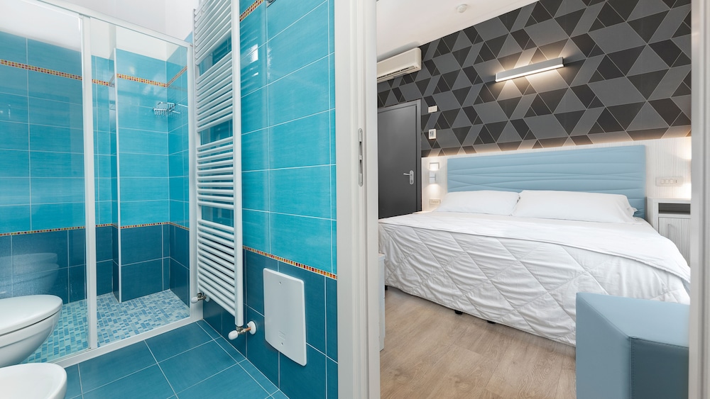 Hotel Eiffel 50/50