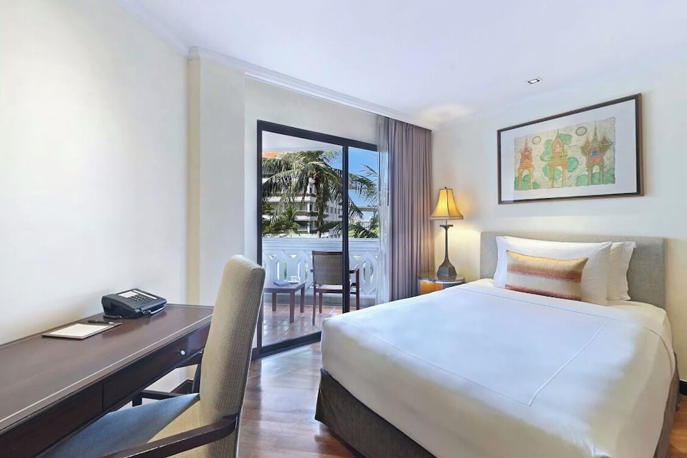 Anantara Riverside Bangkok Resort 14/43