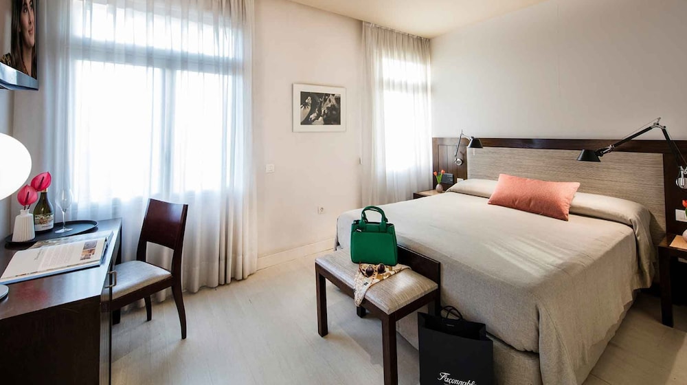 EXTERIOR, DELUXE, DOUBLE BED