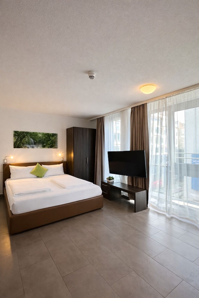 Studio, Queen Bed, Sofa, Bayers Boardinghouse & Hotel 3/8