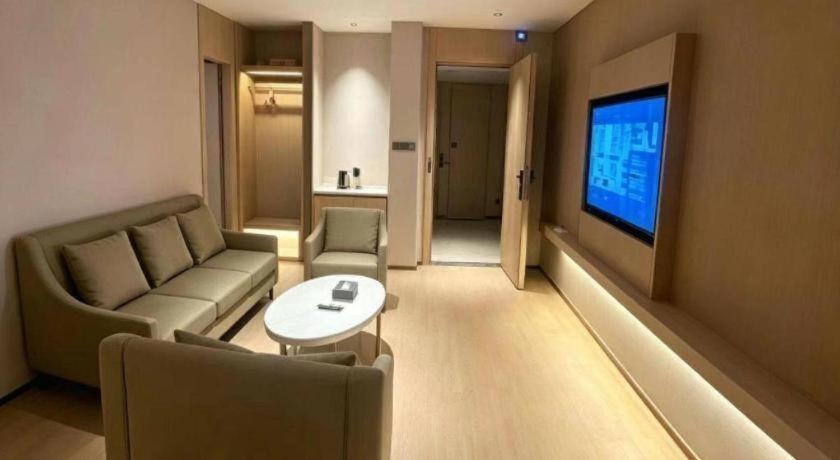 Vienna Classic Hotel (Suzhou Likou Metro Station) 45/60