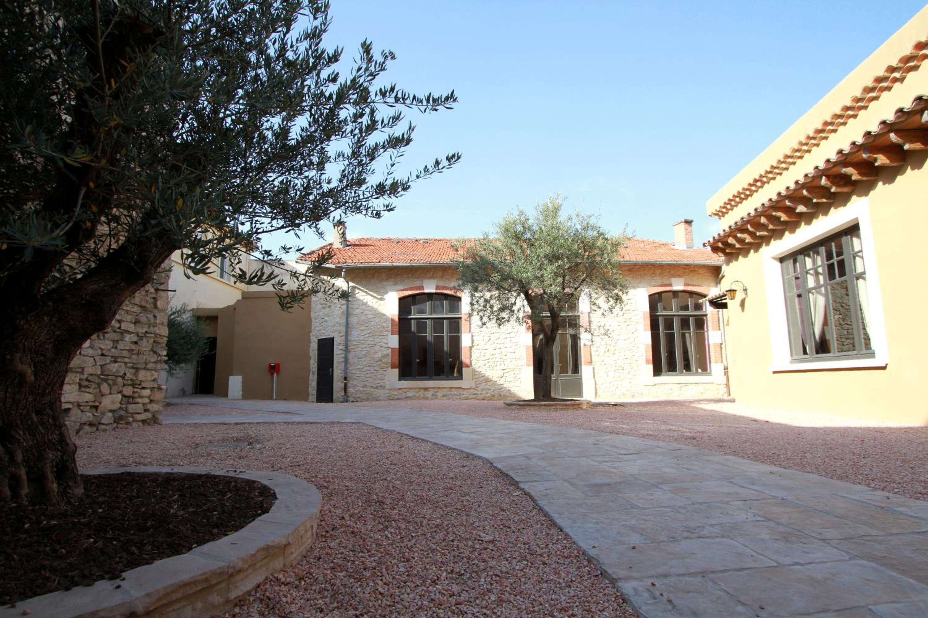 HOTEL LE CLOS DES OLIVIERS 35/37