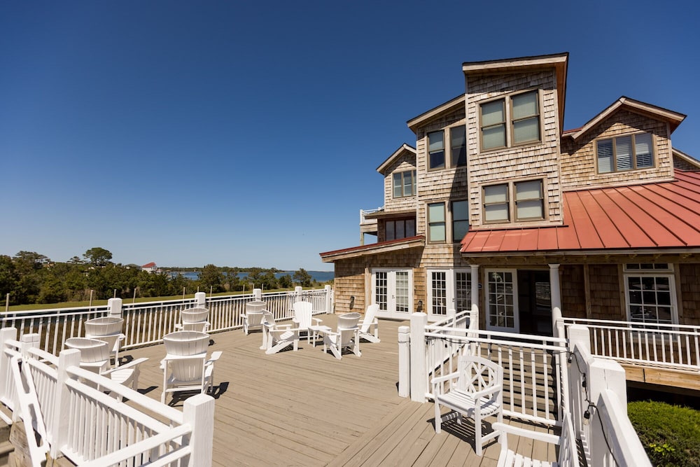 The Burrus House Inn Waterfront Suites 3/50