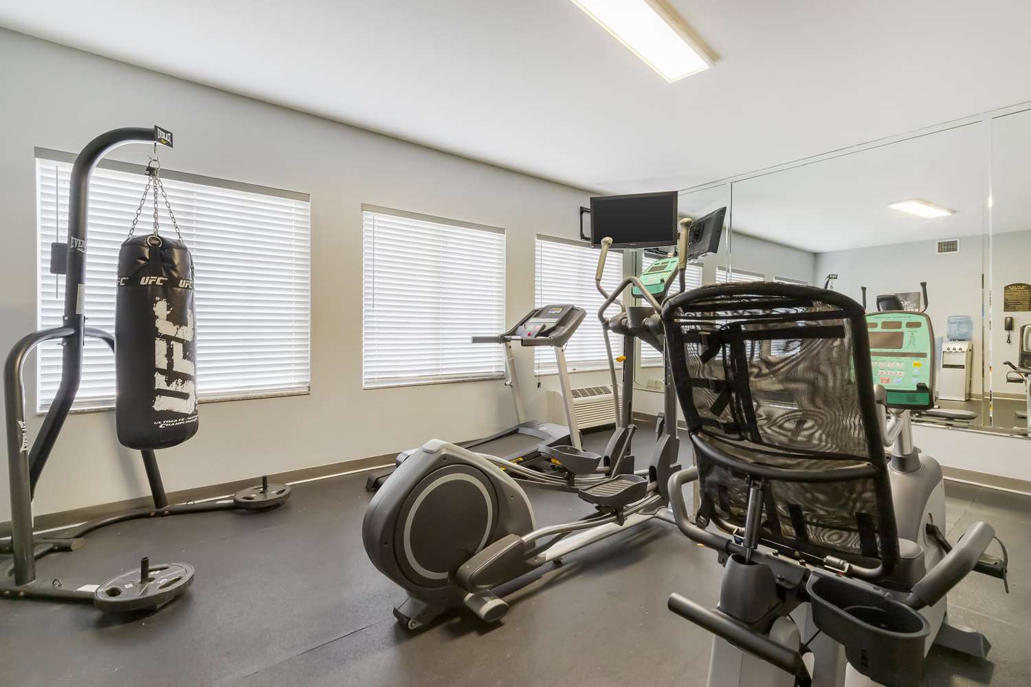 Best Western Medical Center North Inn and Suites Near Six Flags 25/37