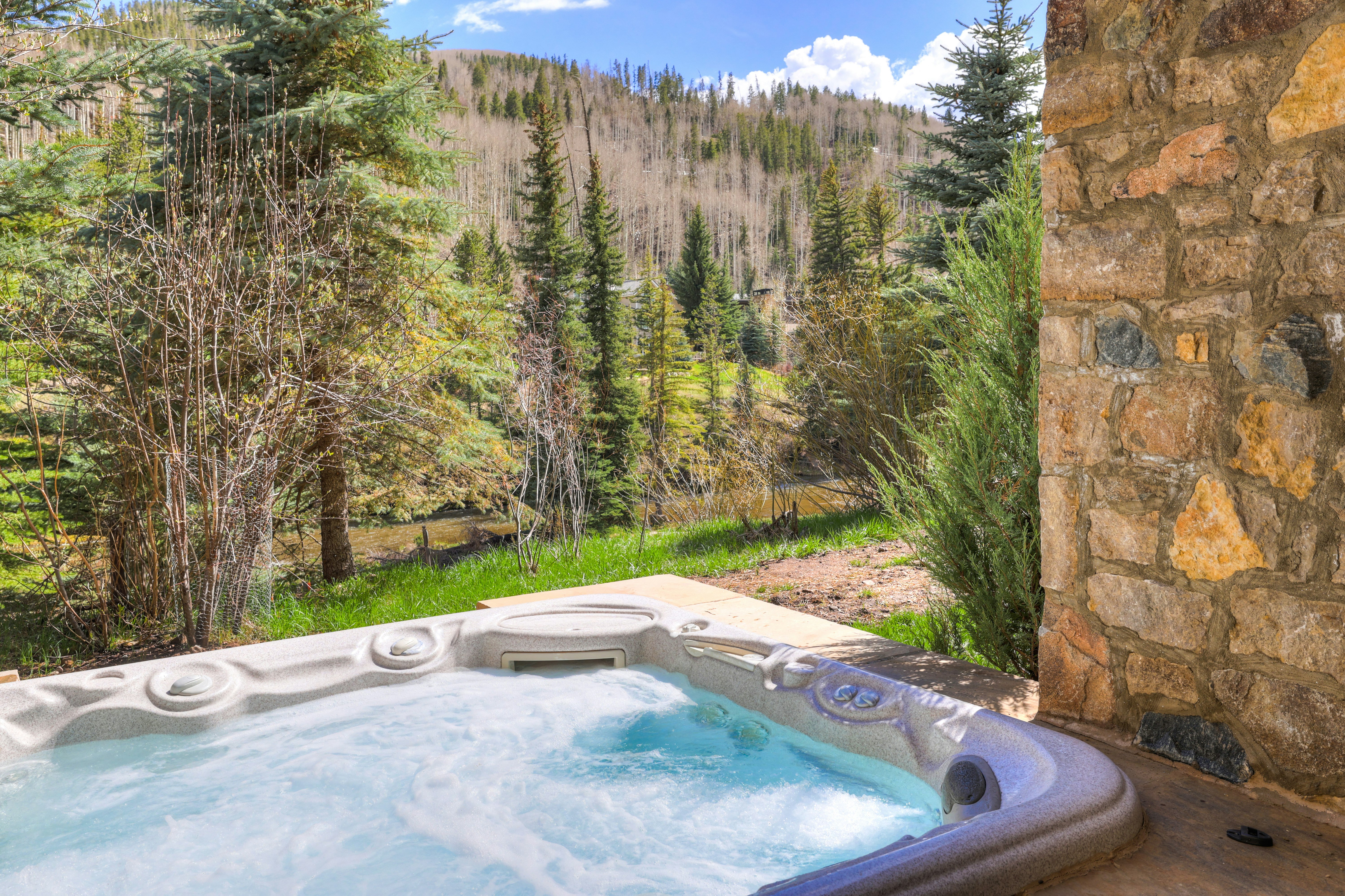 Vail Resorts' Legendary Lodging at Ritz-Carlton Residences 28/50