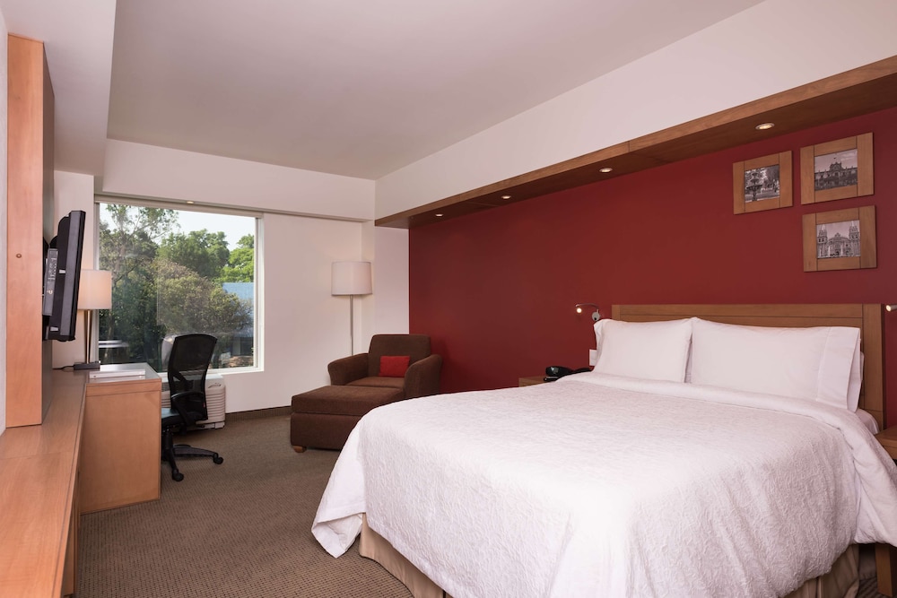 ROOM, QUEEN BED, ACCESSIBLE