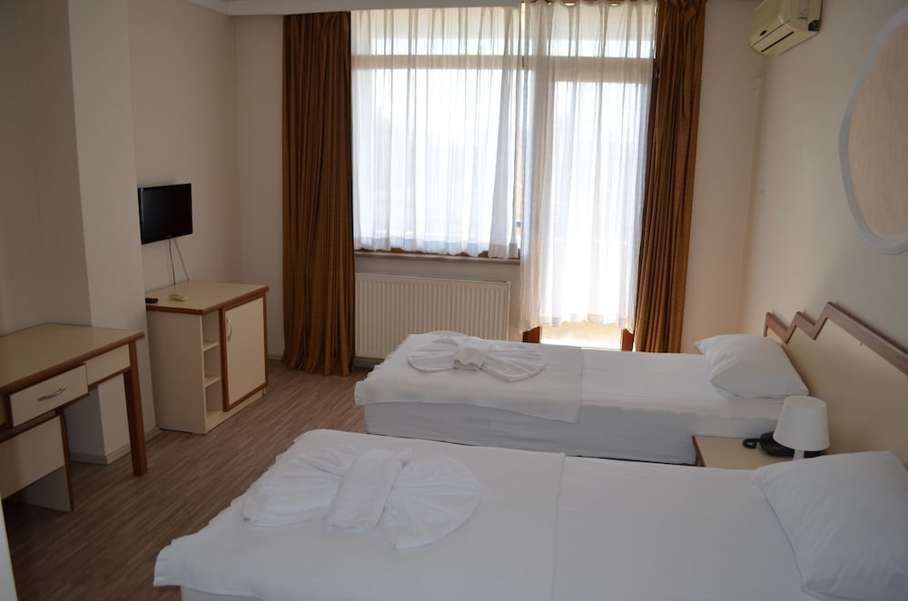 ROOM, TRIPLE