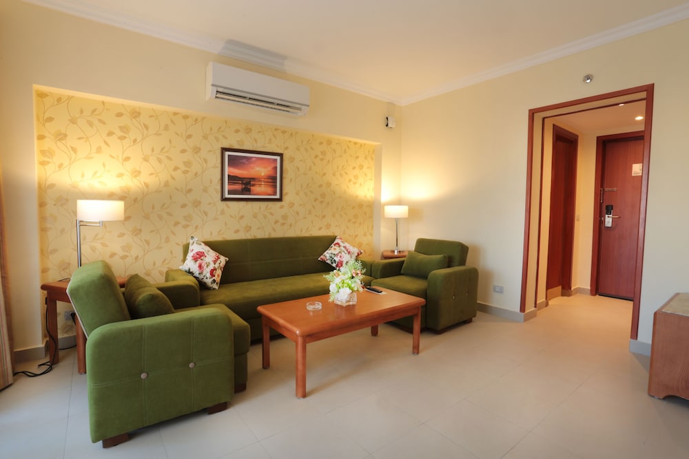 The Grand Plaza Hotel Smouha 48/68