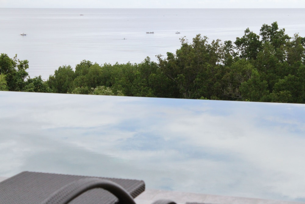 Ocean Suites Boutique Hotel 38/66