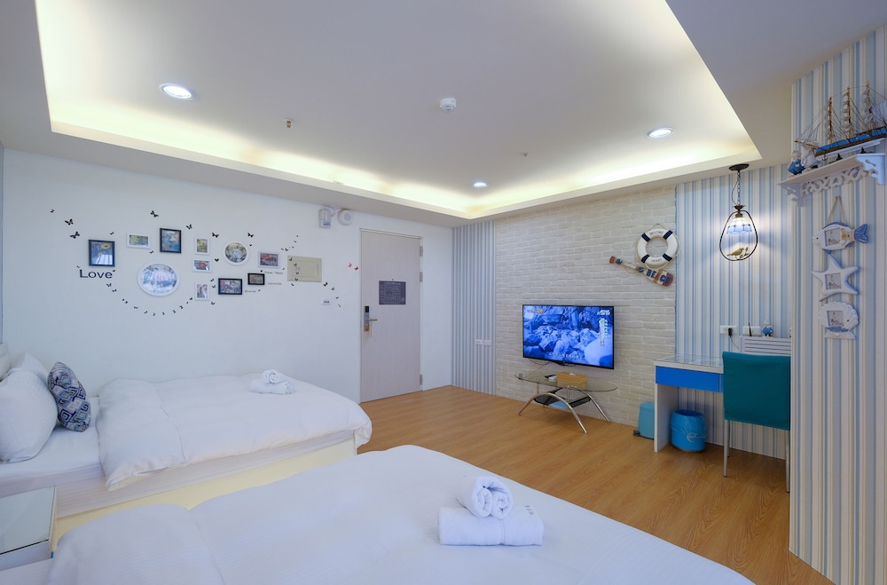 85 Asia Hotel 4/69