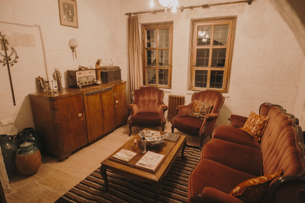 Eagle Cave Inn 30/50