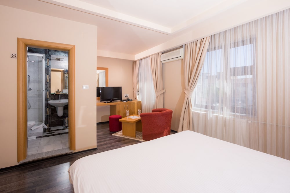 Hotel Lirak 9/50
