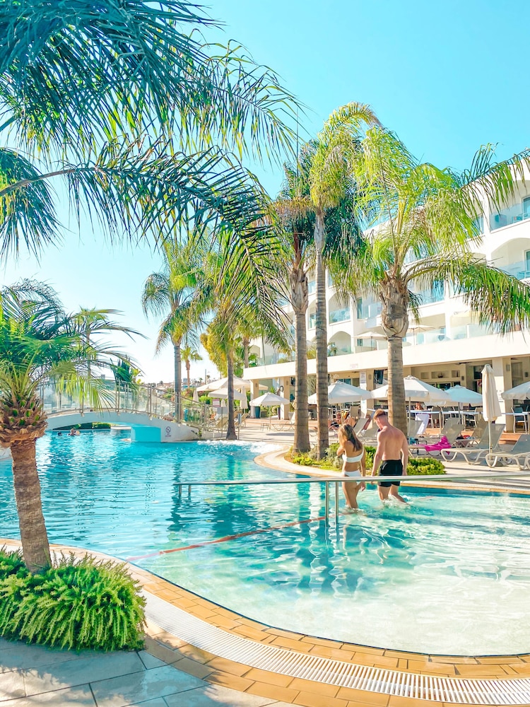 Anesis Hotel 36/44