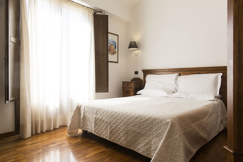 Hotel La Piazzetta 2/50