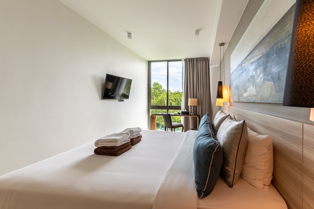 1 Bedroom, Superior, King Bed, Tropical View