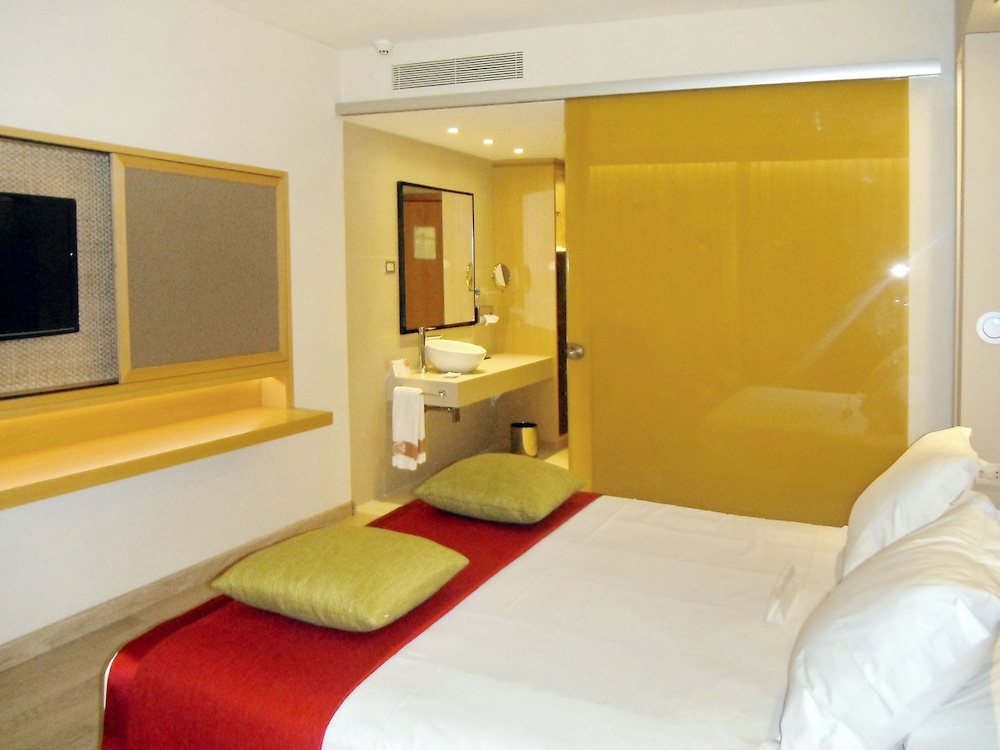 غرفة بإطلالة على البحر بشرفة مفردة بسرير مزدوج في طابق مرتفع، Hotel Palace Bonanza Playa and Spa 2/4