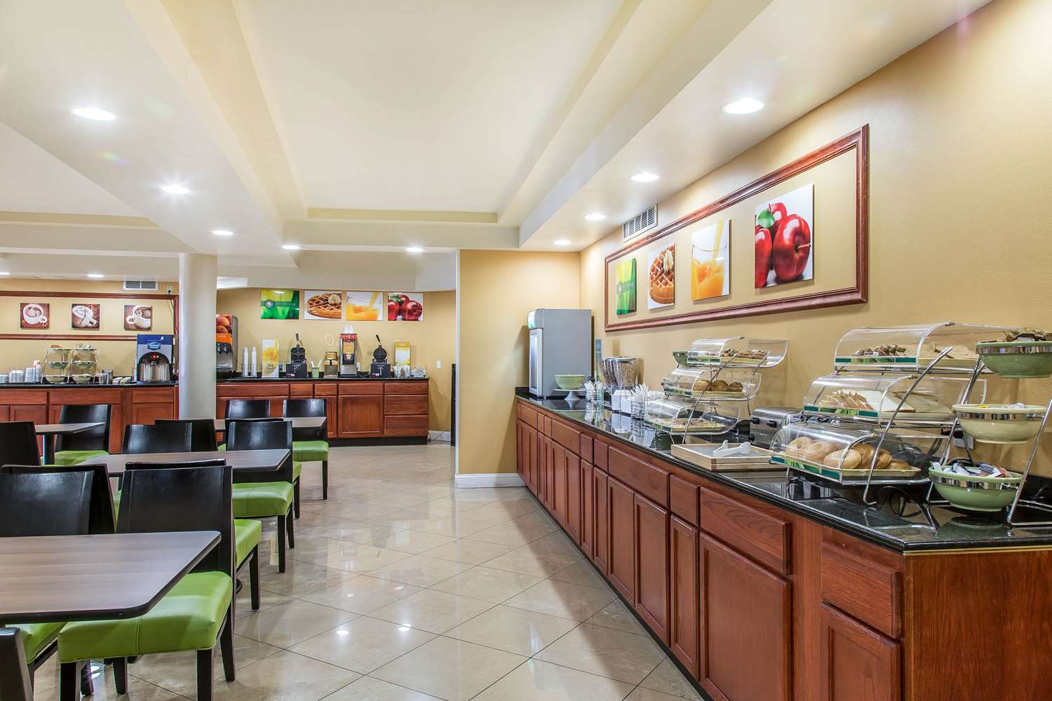 Quality Inn and Suites Middletown Newport 34/40