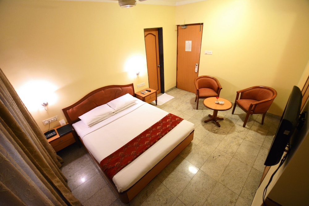 Hotel Samrat 18/40