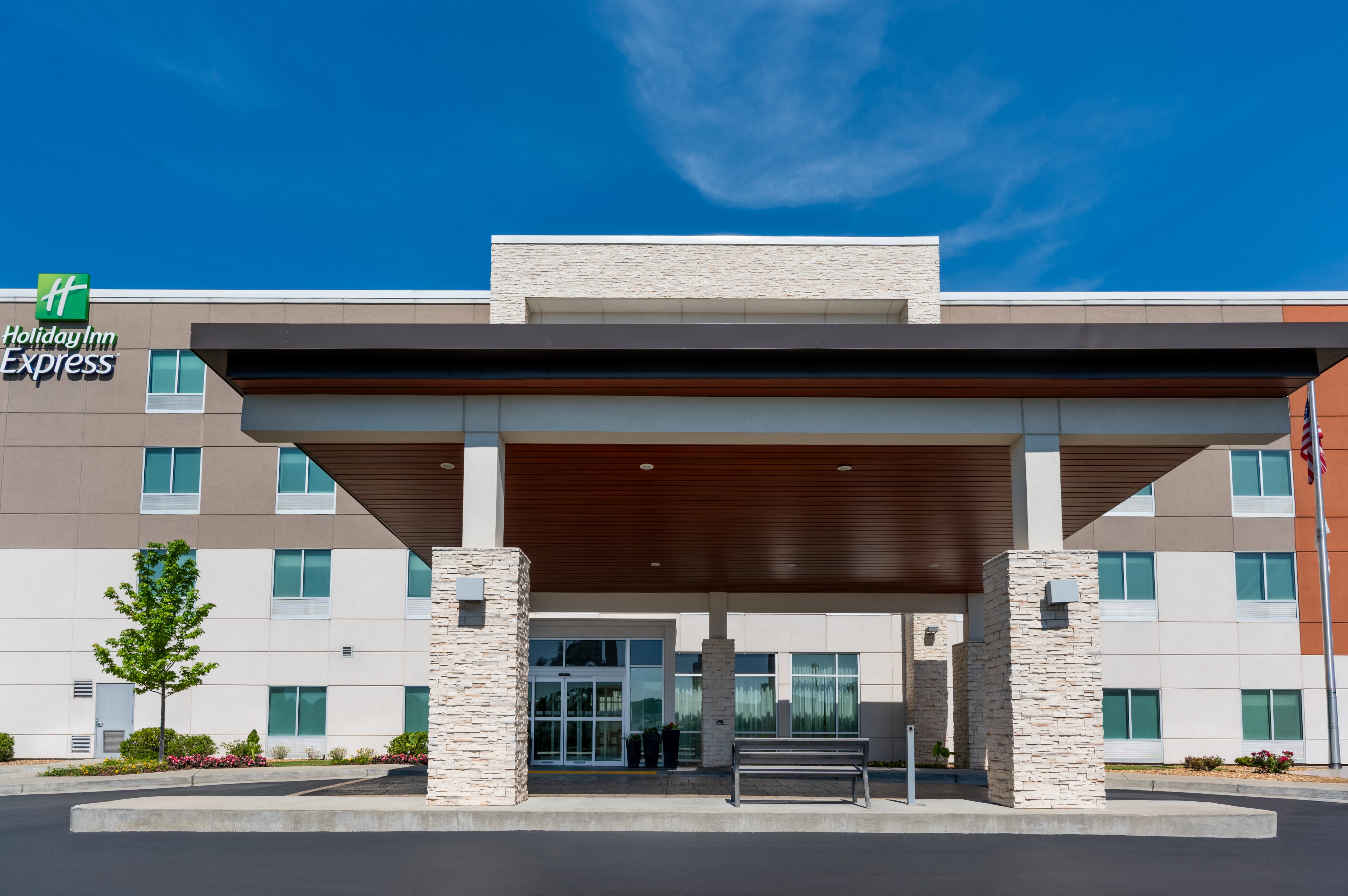 HOLIDAY INN EXPRESS CALHOUN SOUTH 4/82