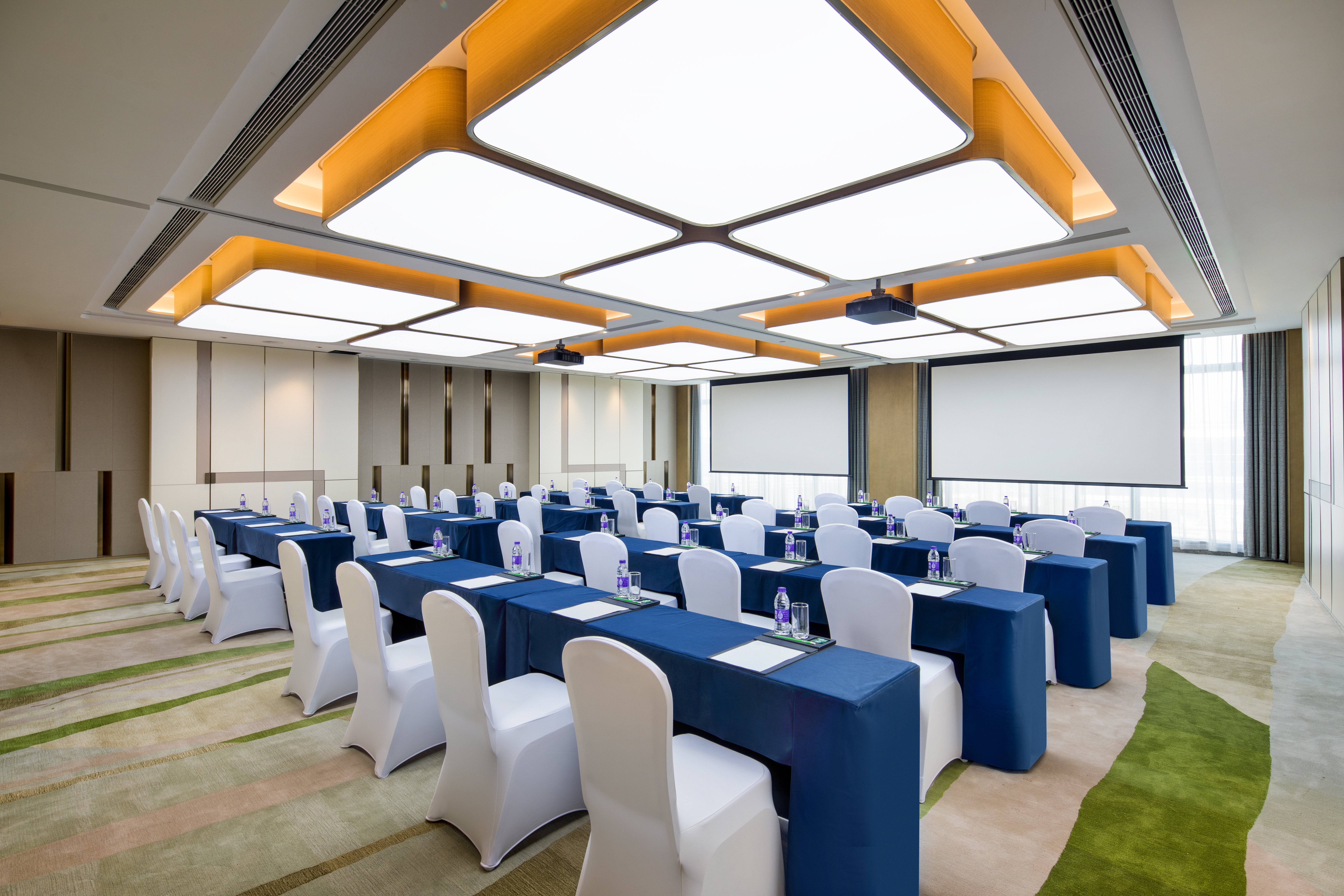 Holiday Inn Zhengzhou Riverside 12/16
