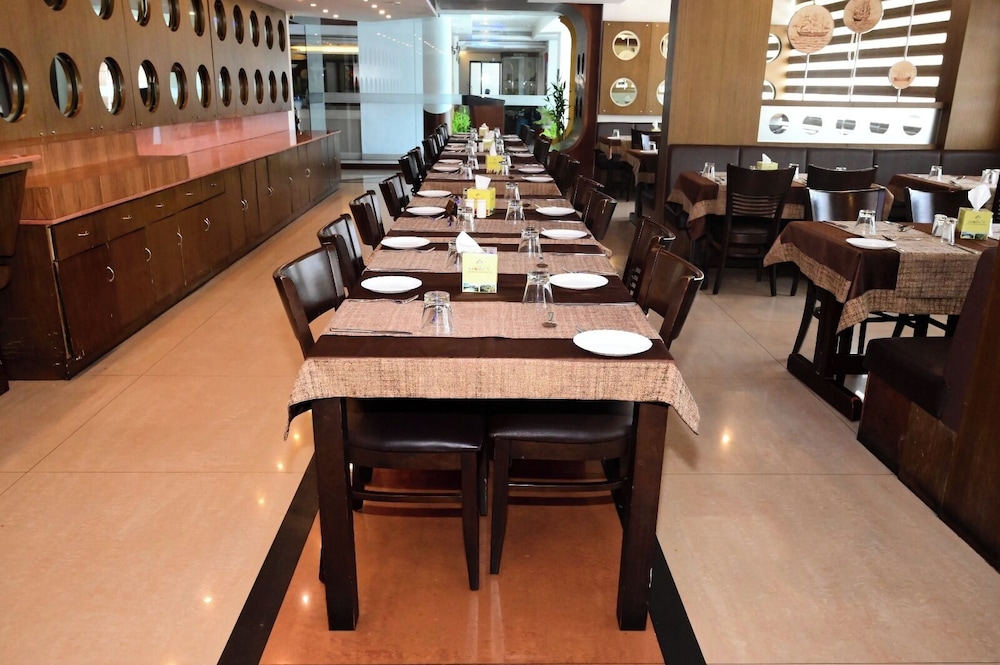 The Mercy Luxury Business Hotel 21/23