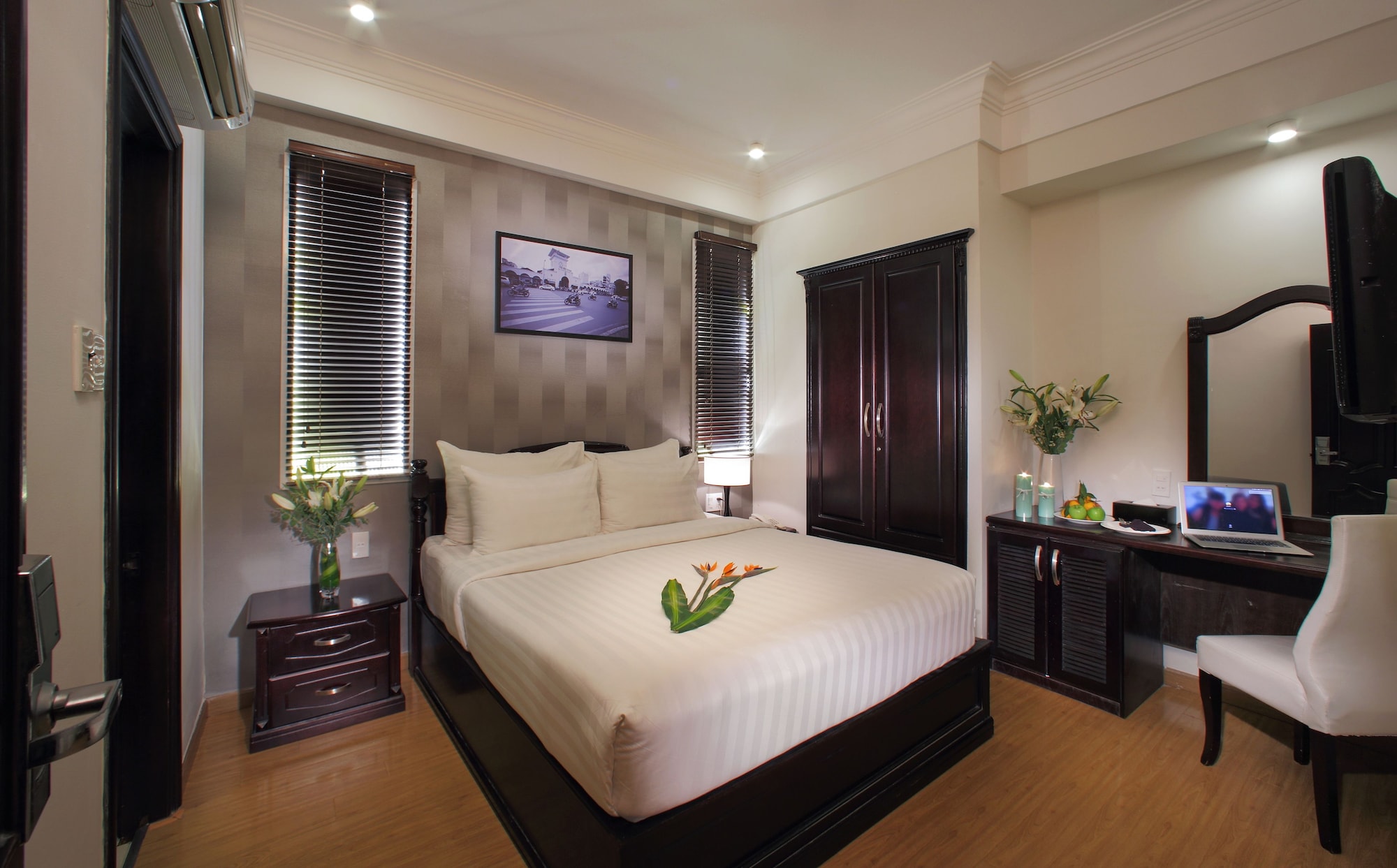 DELUXE, DOUBLE BED, NO WINDOW