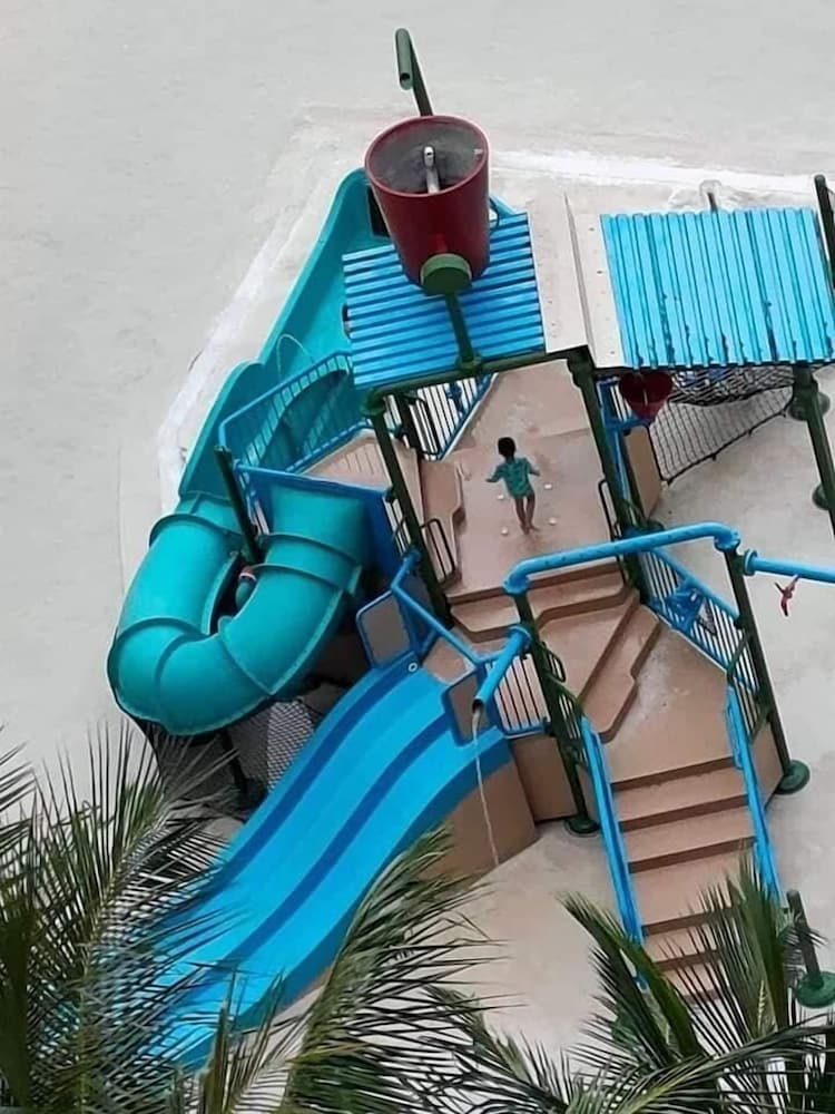 Azure Urban Resort By Adam's Crib 27/50