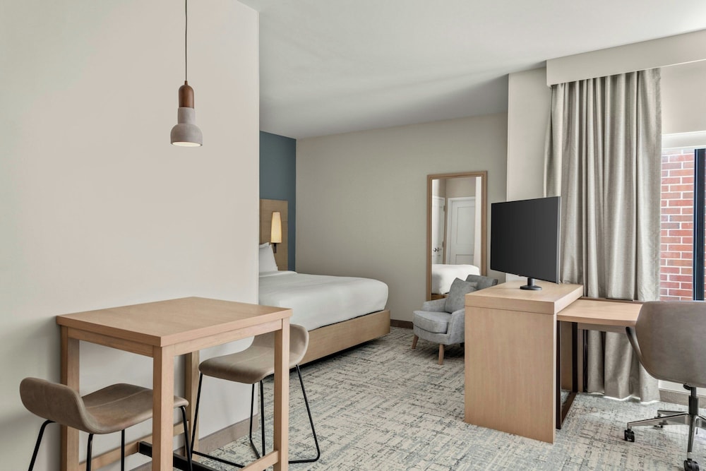 Residence Inn by Marriott Melville 24/43