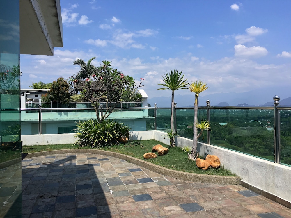 Kinta Riverfront Hotel And Suites 55/63