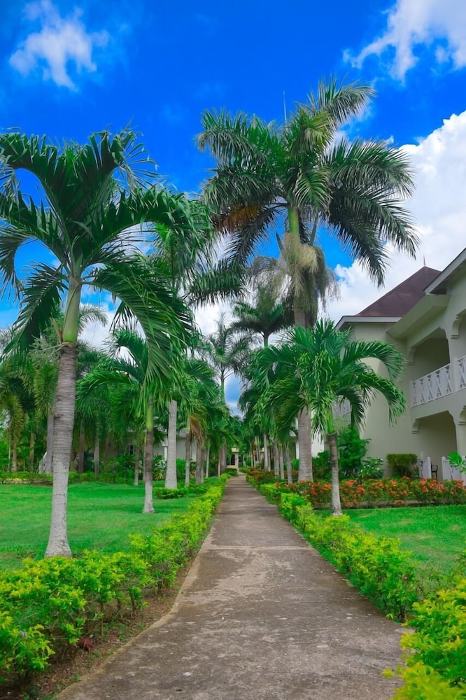 Coral Seas Beach Resort 3/58