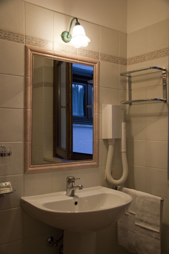 LH Albergo Il Paradiso 37/38