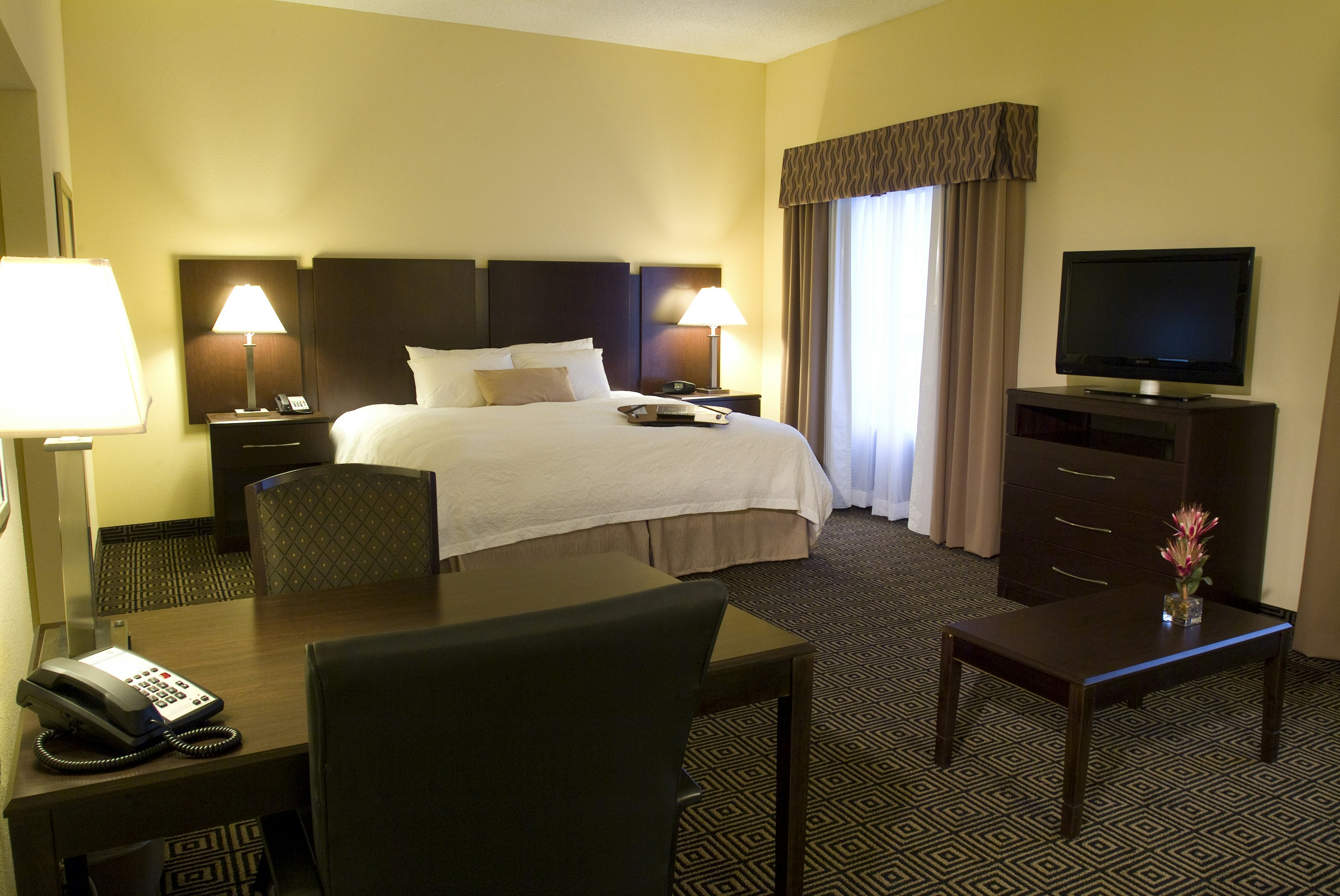 SUITE, KING BED, ACCESSIBLE