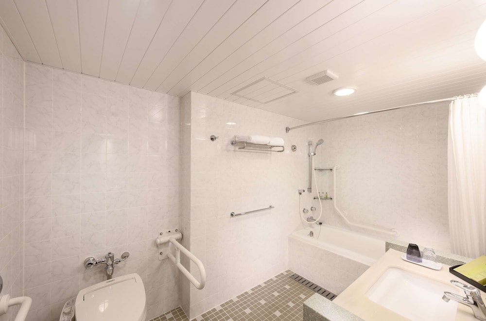 DoubleTree by Hilton Hotel Naha Shuri Castle 24/67