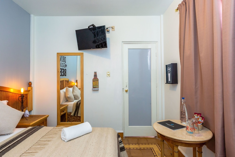Mala Vecindad Beer Hotel 19/56