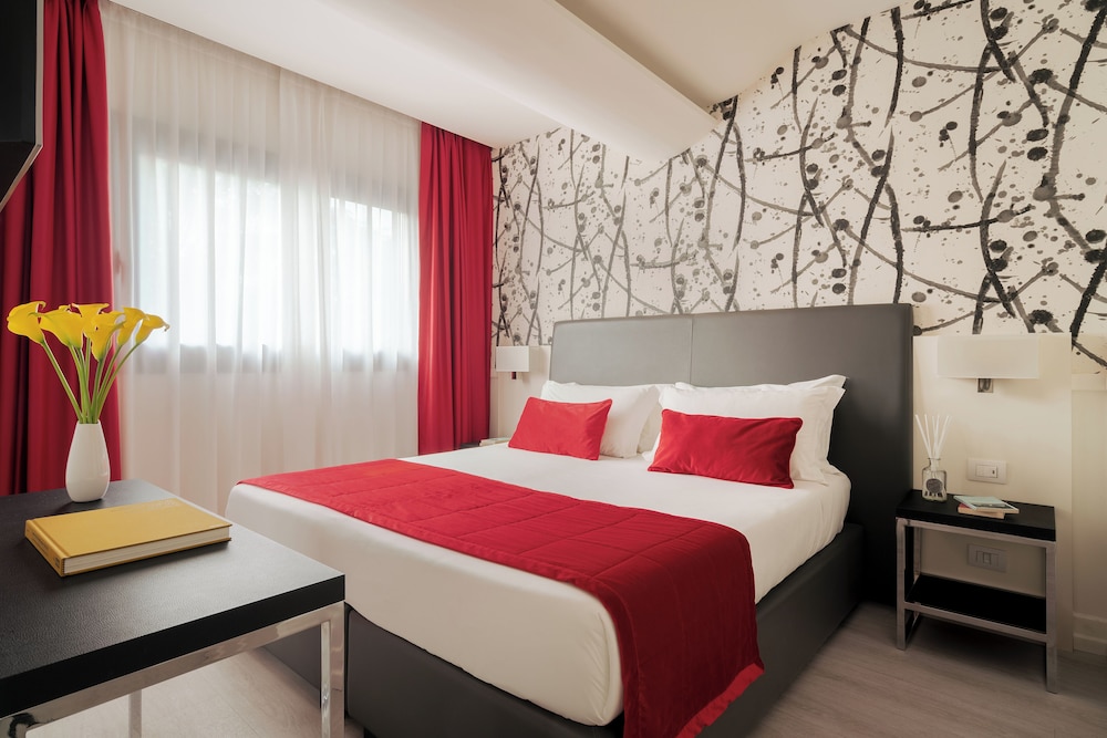 DELUXE, DOUBLE BED