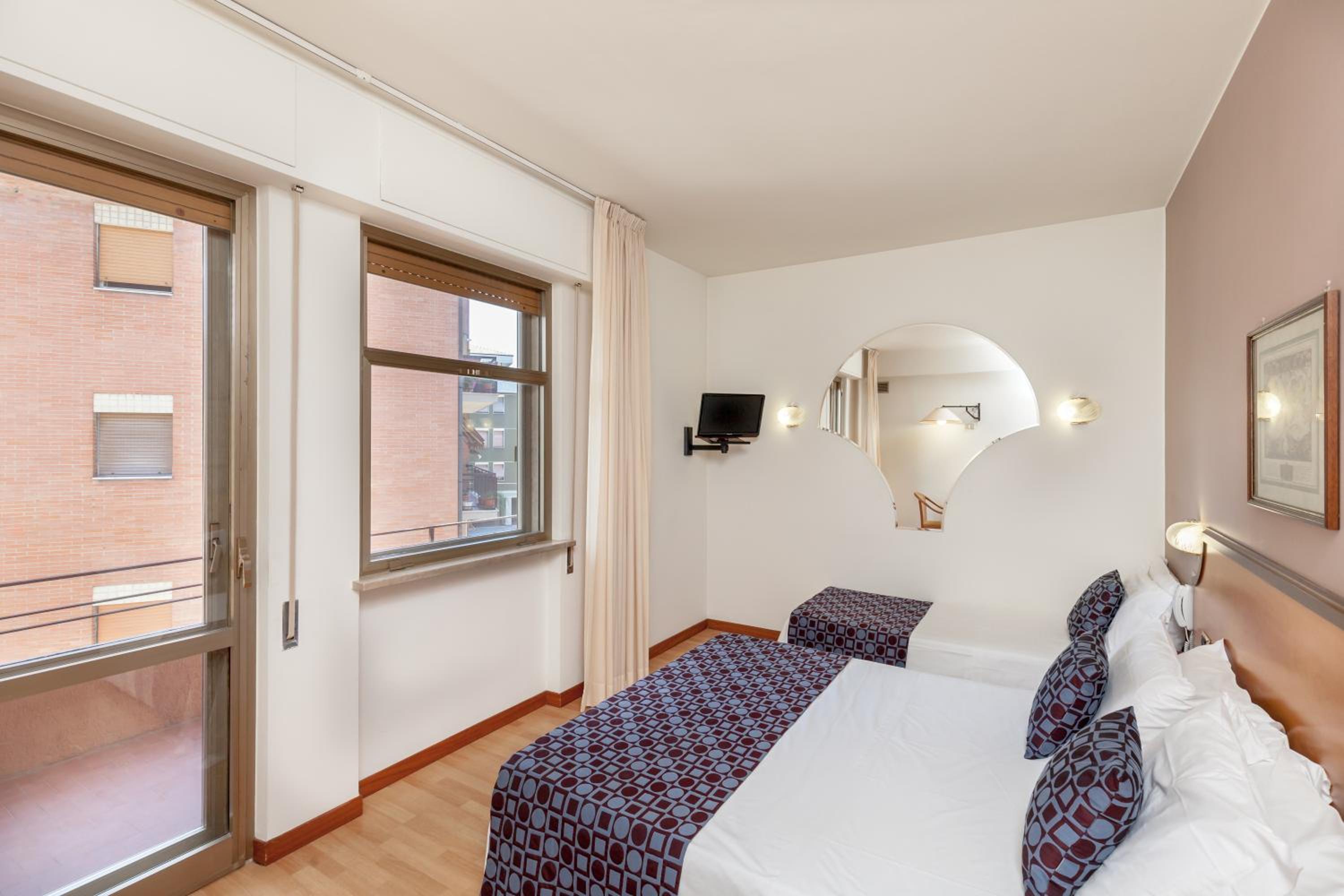 ROOM, TRIPLE