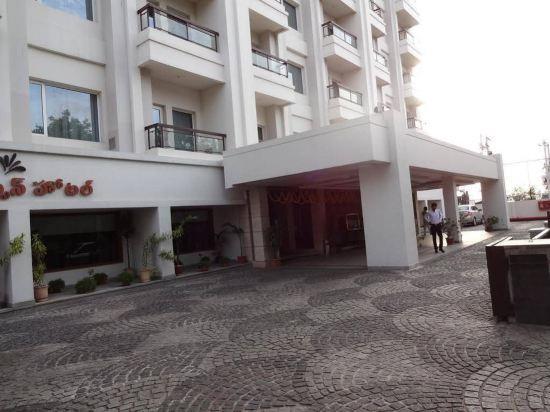 LA HOSPIN HOTEL 22/23