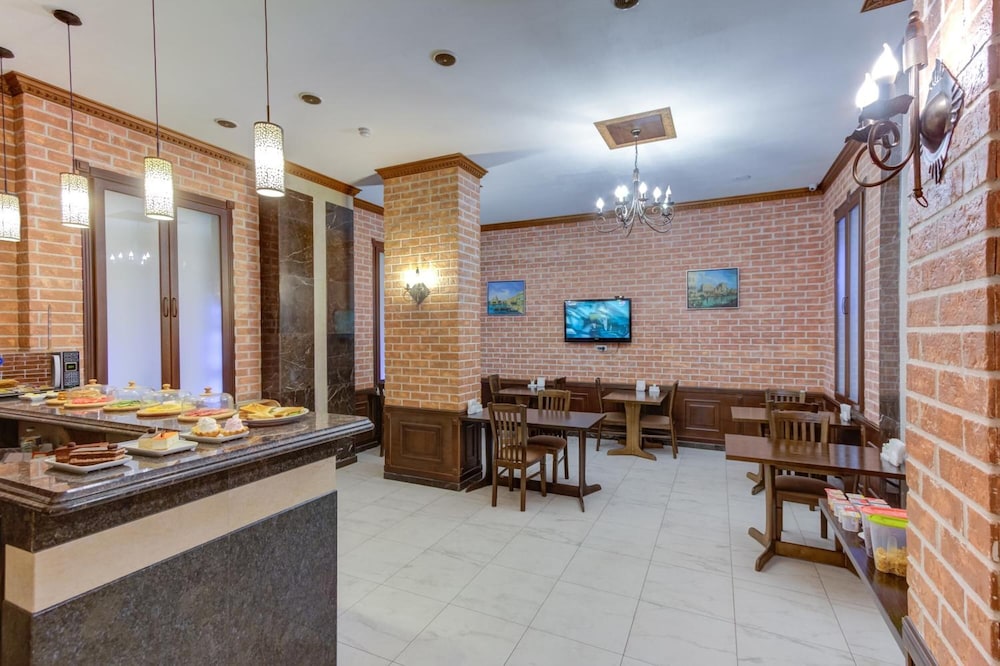 Bishkek Centrum Hotel 52/66