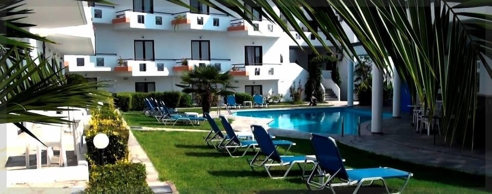 Xenios Dolphin Beach Hotel 60/68